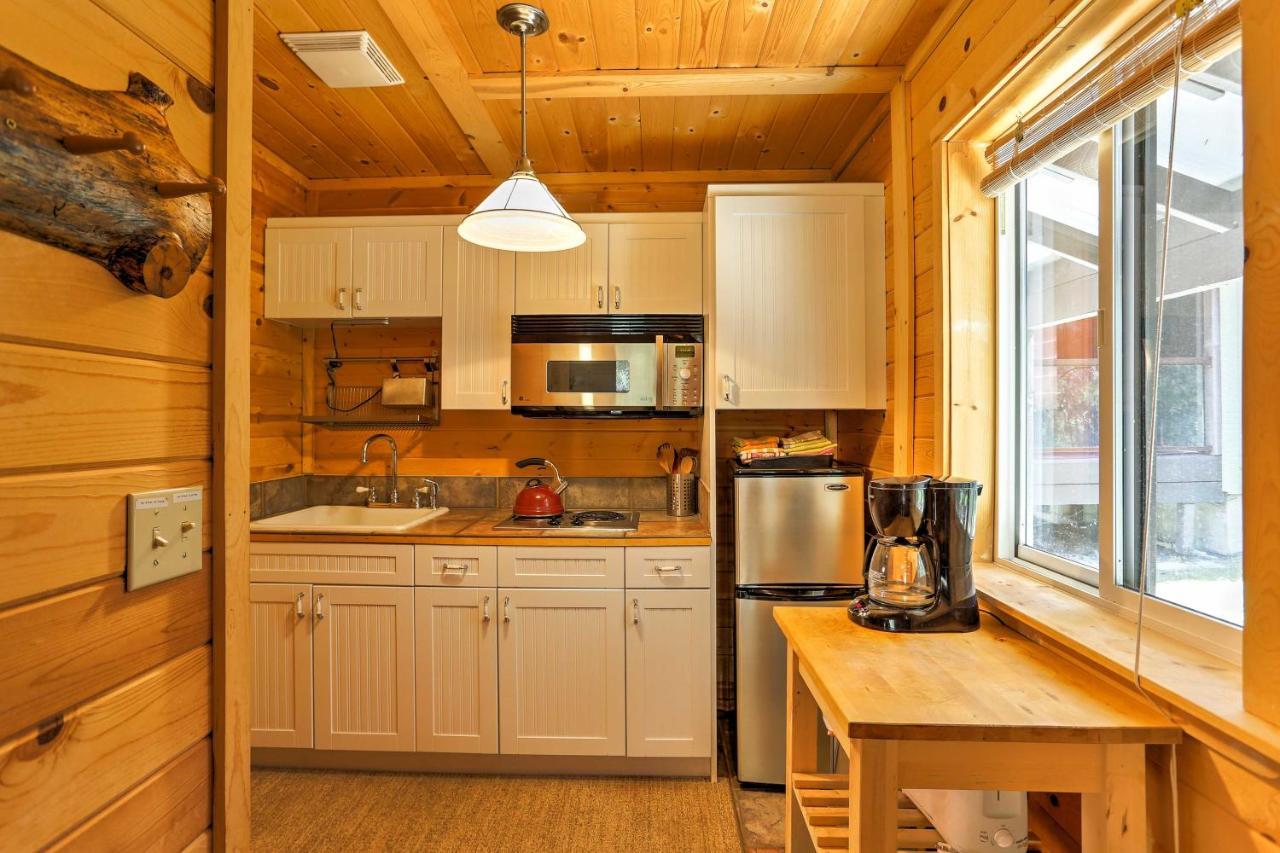 Romantic Riverfront Cottage - 1 Mile To Winthrop! Exterior photo