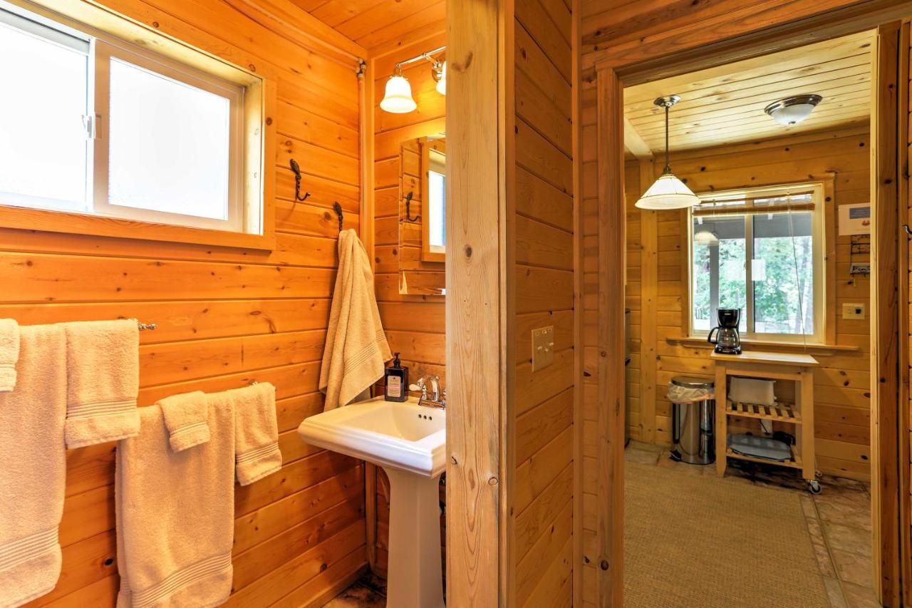 Romantic Riverfront Cottage - 1 Mile To Winthrop! Exterior photo